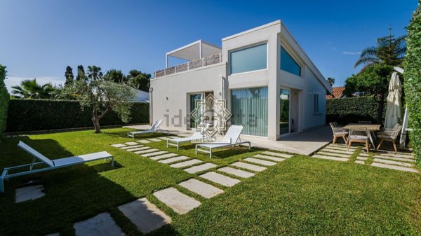 casa indipendente in vendita a Siracusa in zona Isola / Plemmirio