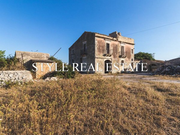 negozio in vendita a Siracusa in zona Isola / Plemmirio