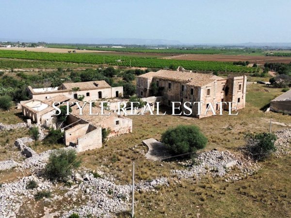 negozio in vendita a Siracusa in zona Grottasanta
