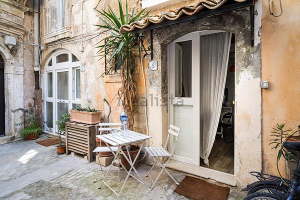 appartamento in vendita a Siracusa in zona Isola Ortigia