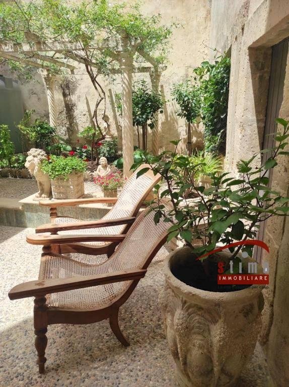 intera palazzina in vendita a Siracusa in zona Isola Ortigia