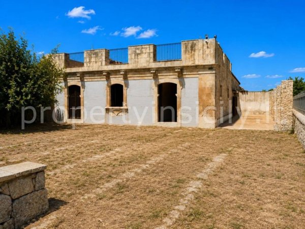 negozio in vendita a Siracusa in zona Cassibile