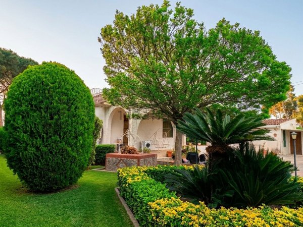 casa indipendente in vendita a Siracusa in zona Fontane Bianche