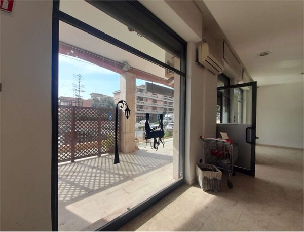 negozio in vendita a Siracusa in zona Belvedere