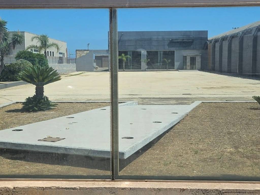negozio in vendita a Siracusa in zona Targia