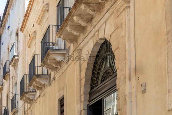appartamento in vendita a Siracusa in zona Isola Ortigia