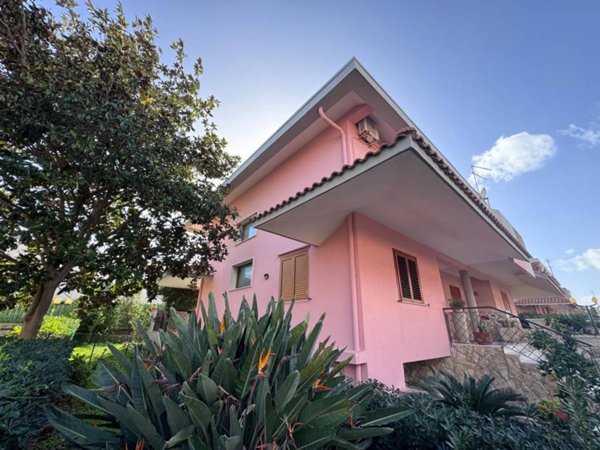 casa indipendente in vendita a Siracusa in zona Belvedere