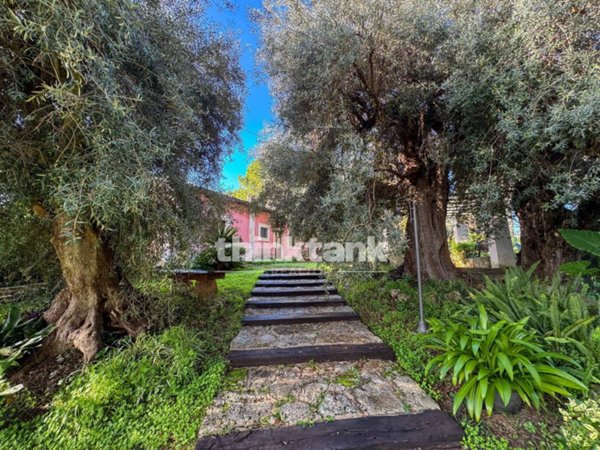 casa indipendente in vendita a Siracusa in zona Centro Città