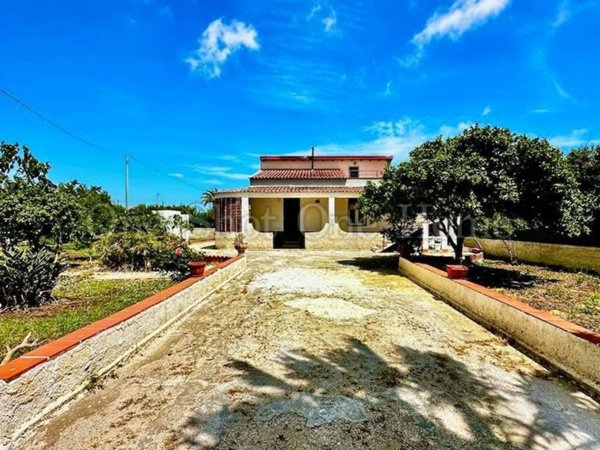 casa indipendente in vendita a Siracusa in zona Arenella