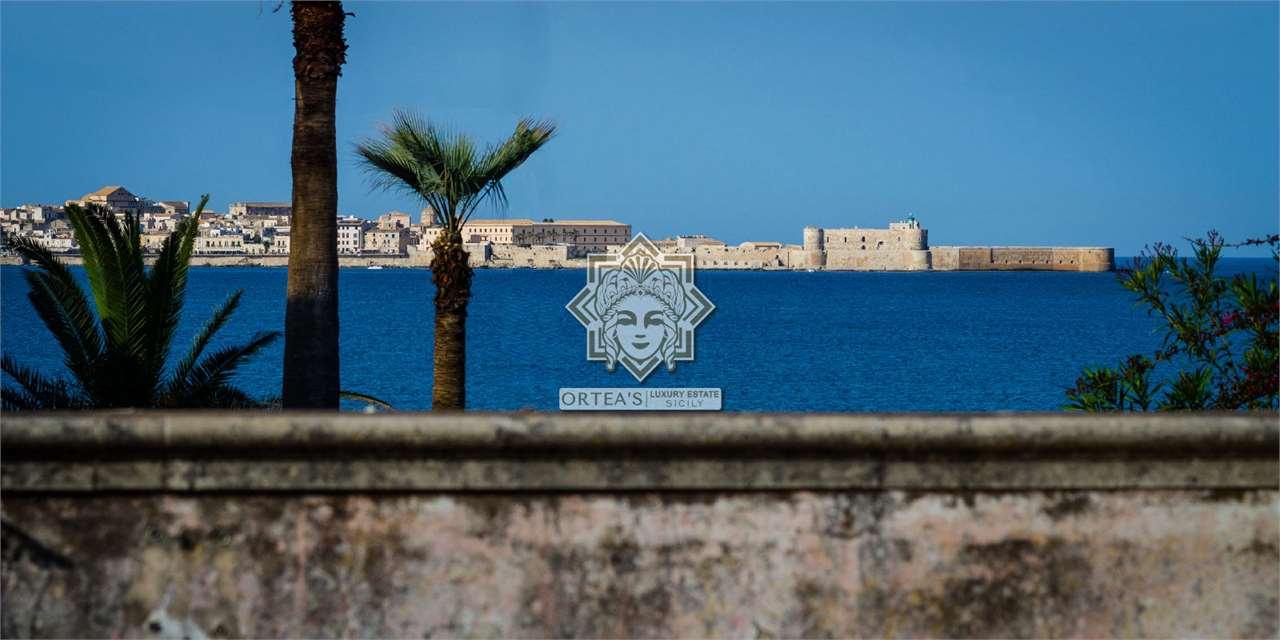 casa indipendente in vendita a Siracusa in zona Isola Ortigia
