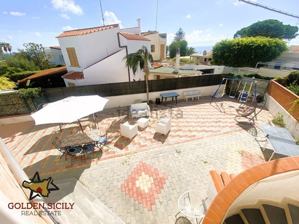 casa indipendente in vendita a Siracusa in zona Fontane Bianche