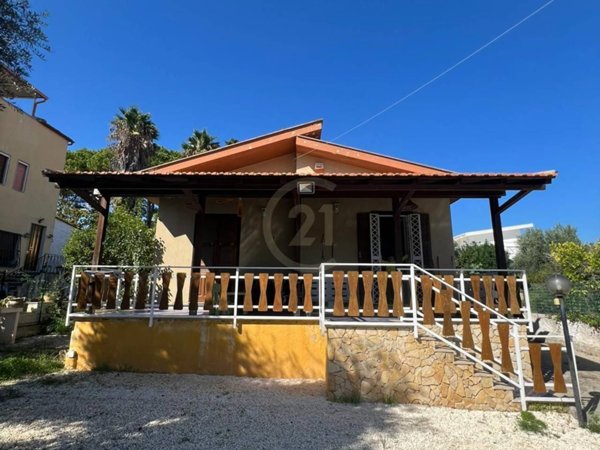 casa indipendente in vendita a Siracusa in zona Fontane Bianche