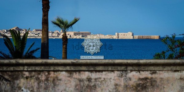 casa indipendente in vendita a Siracusa in zona Isola Ortigia