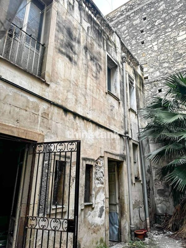casa indipendente in vendita a Siracusa in zona Centro Città