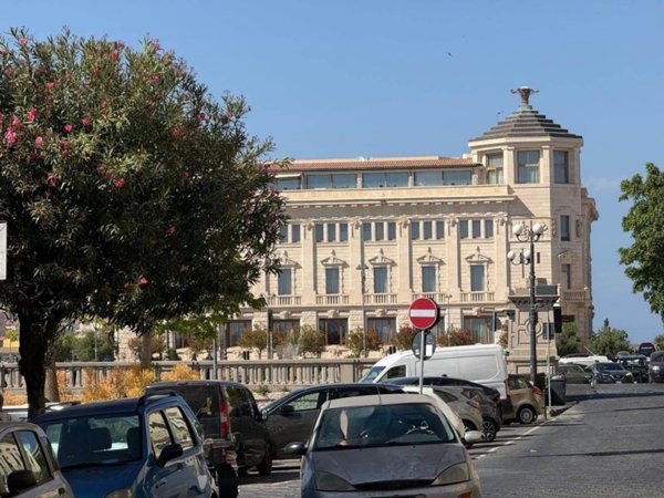 negozio in vendita a Siracusa in zona Isola Ortigia