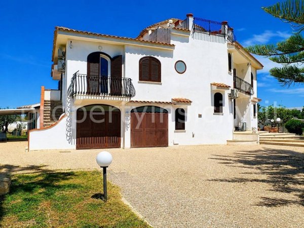 casa indipendente in vendita a Siracusa in zona Cassibile