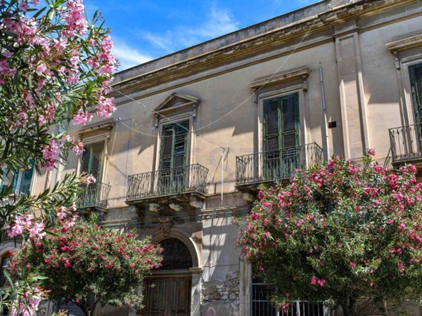 intera palazzina in vendita a Siracusa in zona Isola Ortigia