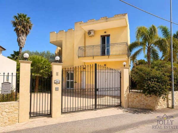 casa indipendente in vendita a Siracusa in zona Isola Ortigia