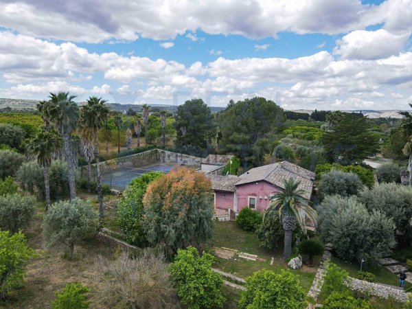 casa indipendente in vendita a Siracusa in zona Targia
