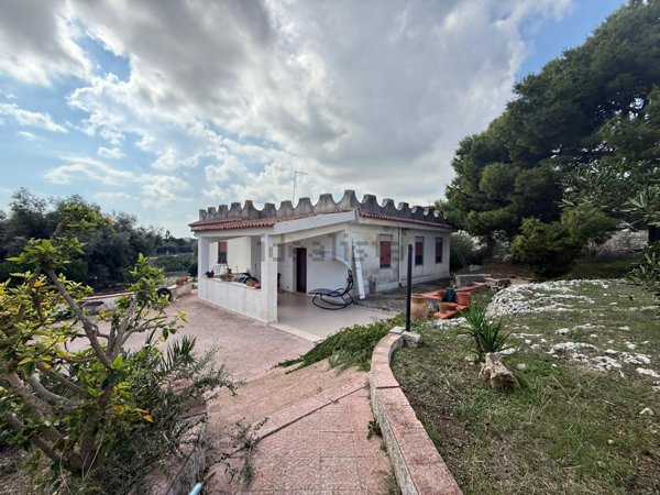 casa indipendente in vendita a Siracusa in zona Belvedere
