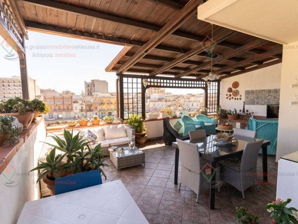 casa indipendente in vendita a Siracusa in zona Borgata