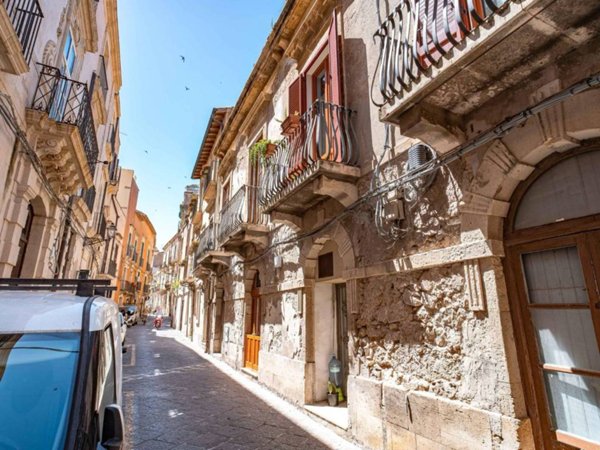 appartamento in vendita a Siracusa in zona Isola Ortigia