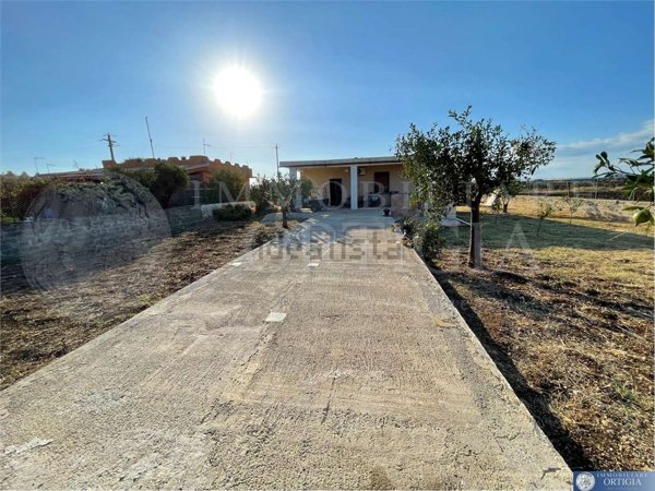 casa indipendente in vendita a Siracusa in zona Belvedere