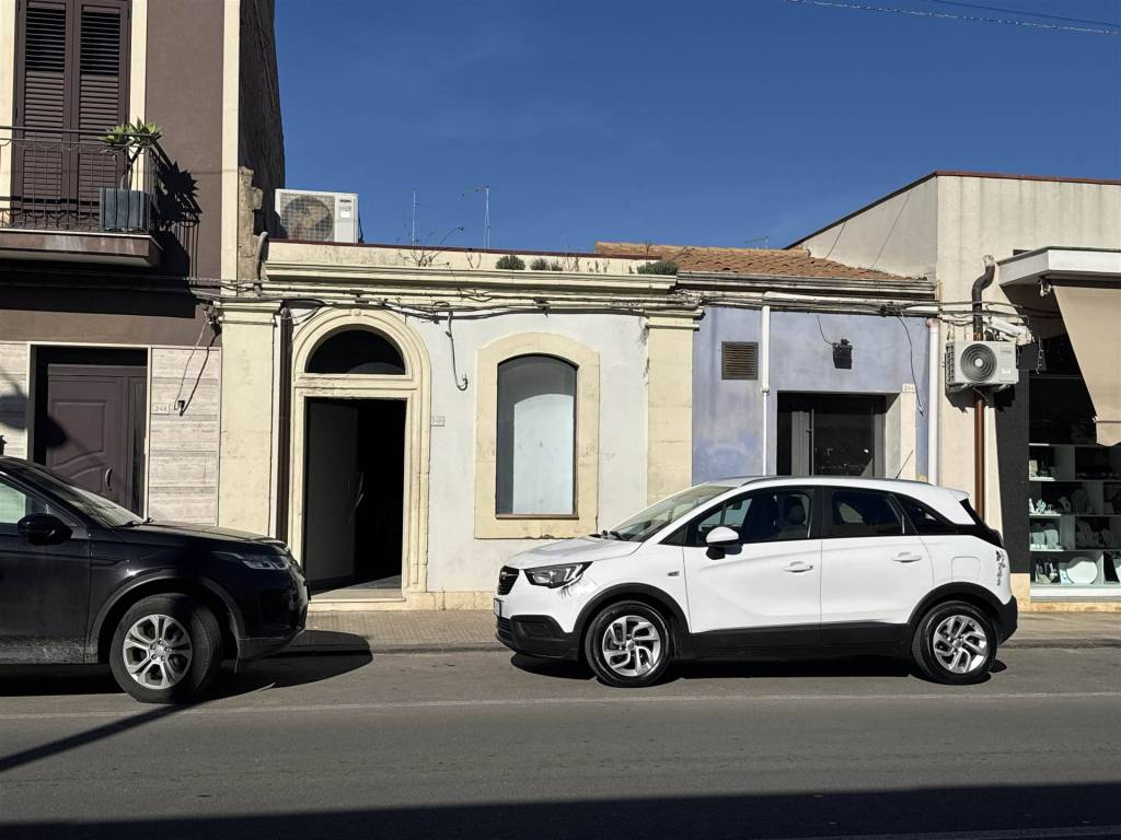negozio in vendita a Siracusa in zona Cassibile