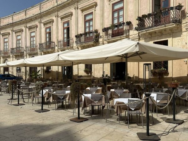 negozio in vendita a Siracusa in zona Isola Ortigia