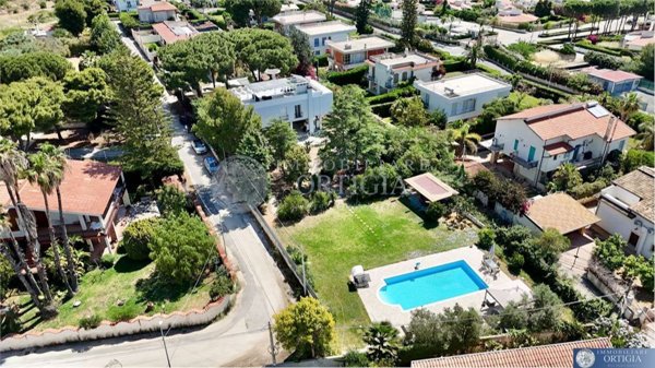 casa indipendente in vendita a Siracusa in zona Fontane Bianche