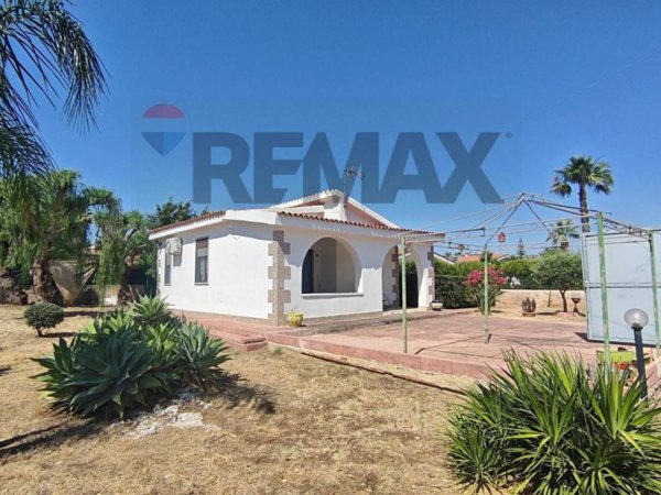 casa indipendente in vendita a Siracusa in zona Fontane Bianche