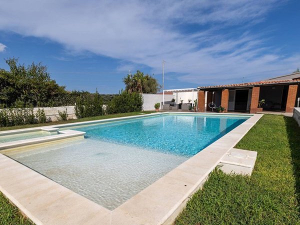 casa indipendente in vendita a Siracusa in zona Fontane Bianche