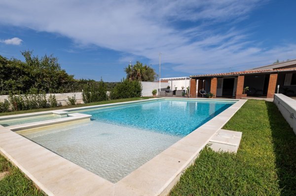 casa indipendente in vendita a Siracusa in zona Fontane Bianche
