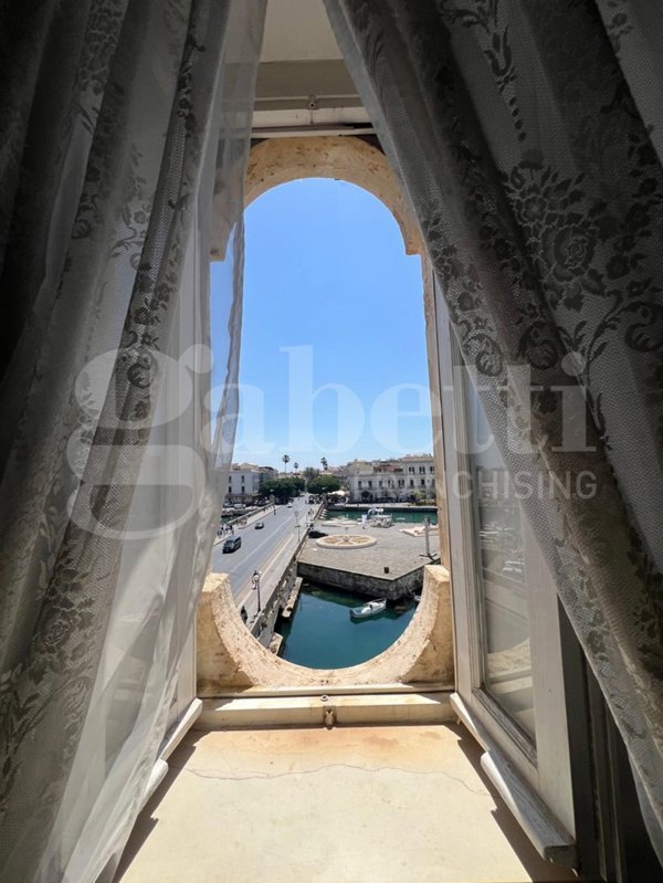 appartamento in vendita a Siracusa in zona Isola Ortigia