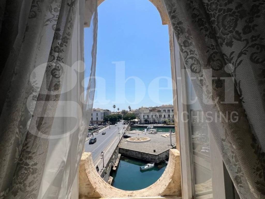 appartamento in vendita a Siracusa in zona Isola Ortigia
