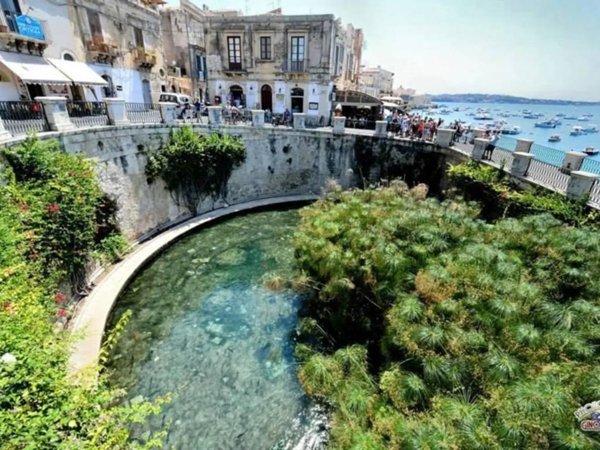 intera palazzina in vendita a Siracusa in zona Isola Ortigia
