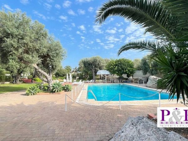 intera palazzina in vendita a Siracusa in zona Isola / Plemmirio