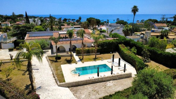 casa indipendente in vendita a Siracusa in zona Fontane Bianche