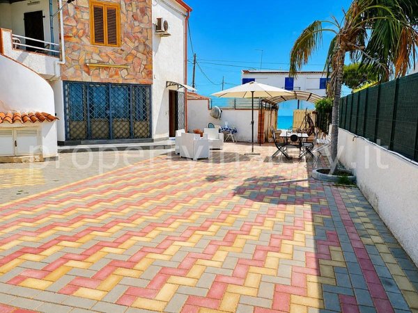 casa indipendente in vendita a Siracusa in zona Fontane Bianche