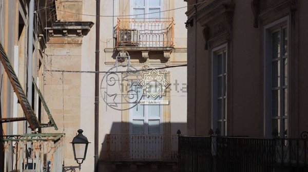 appartamento in vendita a Siracusa in zona Isola Ortigia