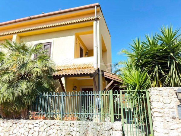 casa indipendente in vendita a Siracusa in zona Scala Greca