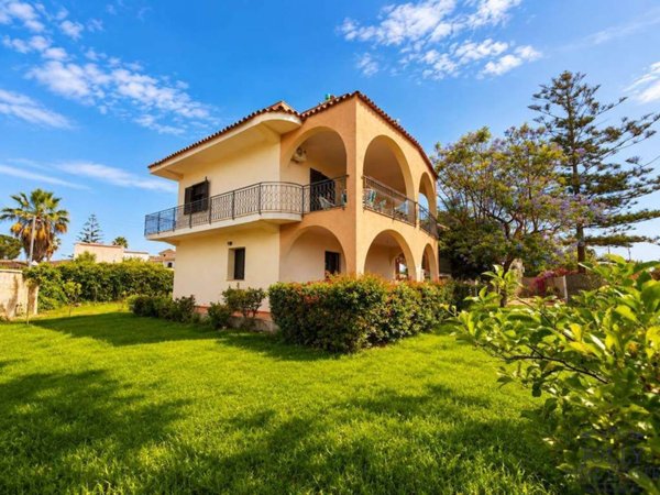 casa indipendente in vendita a Siracusa in zona Fontane Bianche