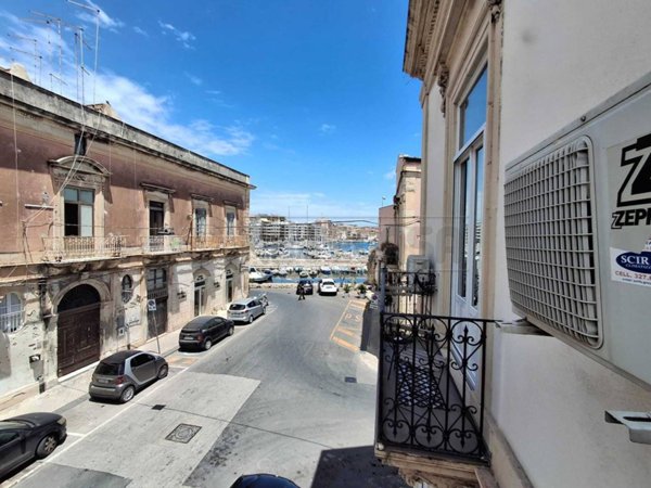 casa indipendente in vendita a Siracusa in zona Borgata
