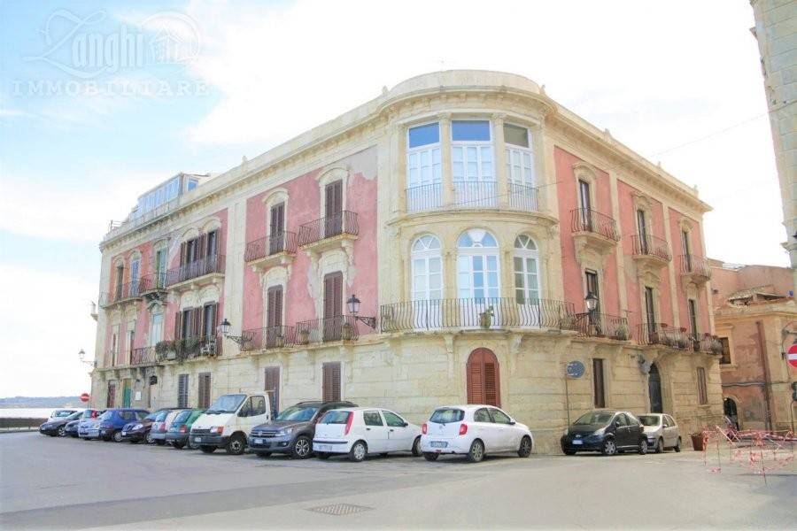 appartamento in vendita a Siracusa in zona Isola Ortigia