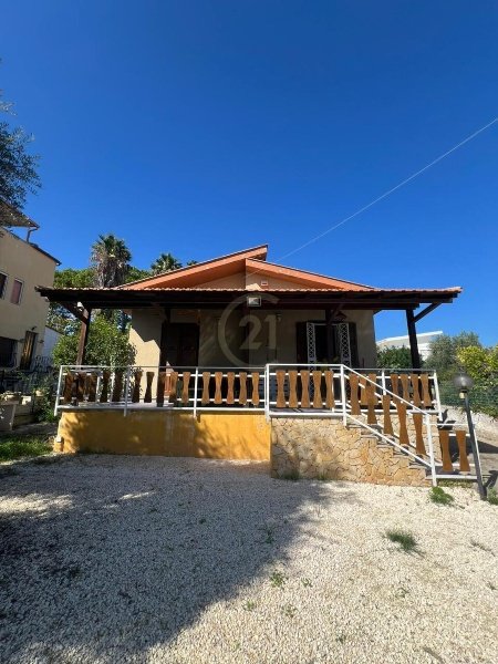 casa indipendente in vendita a Siracusa in zona Fontane Bianche