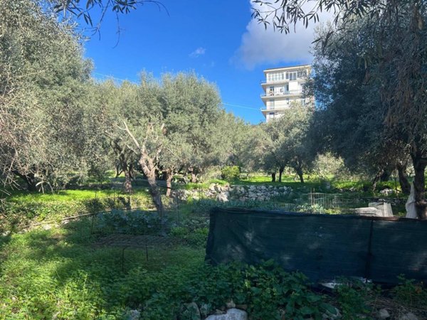 locale di sgombero in vendita a Siracusa in zona Belvedere