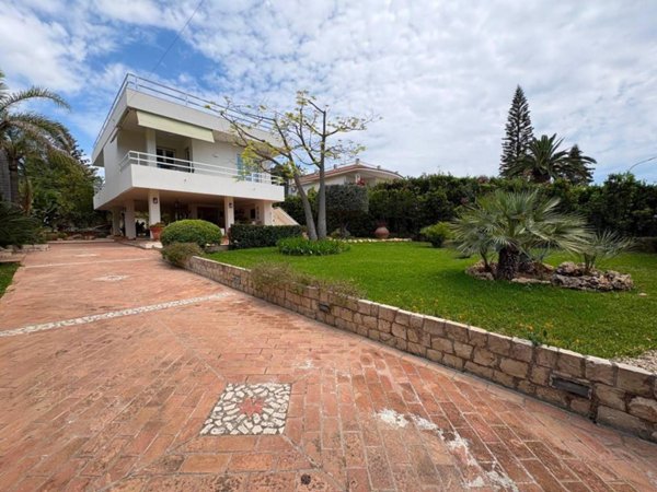 casa indipendente in vendita a Siracusa in zona Fontane Bianche