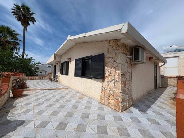 casa indipendente in vendita a Siracusa in zona Ognina