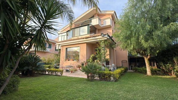 casa indipendente in vendita a Siracusa in zona Belvedere