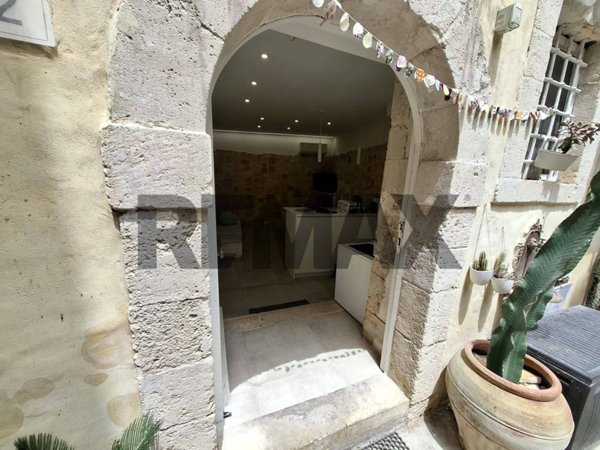 casa indipendente in vendita a Siracusa in zona Isola Ortigia